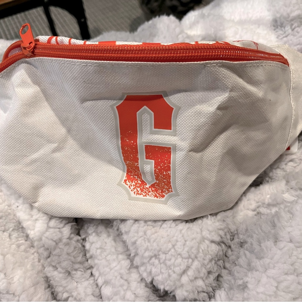 San Francisco Giants Fanny pack give away, MLB, SF Giants Baseball